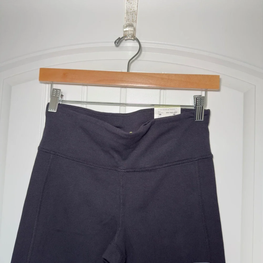 Xersion Small Black‎ Mid Rise Fitted Capri Key Pocket Stretch Pants Workout